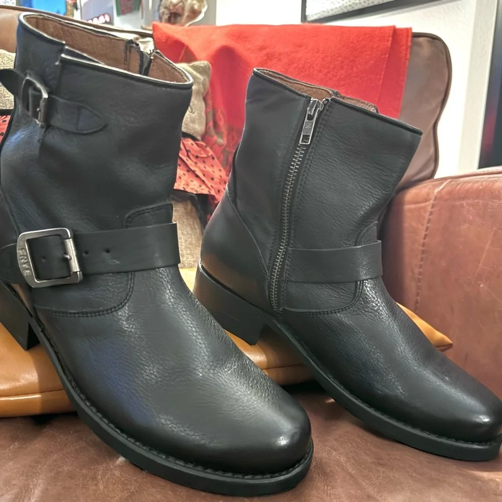 Frye Vicky 6” moto boot/ black/size 9 - Picture 7 of 8